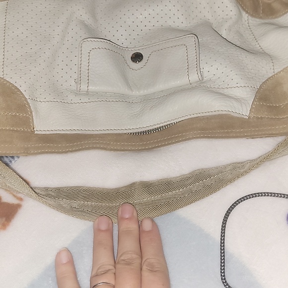 Super nice prada bag hardly used - Picture 6 of 6